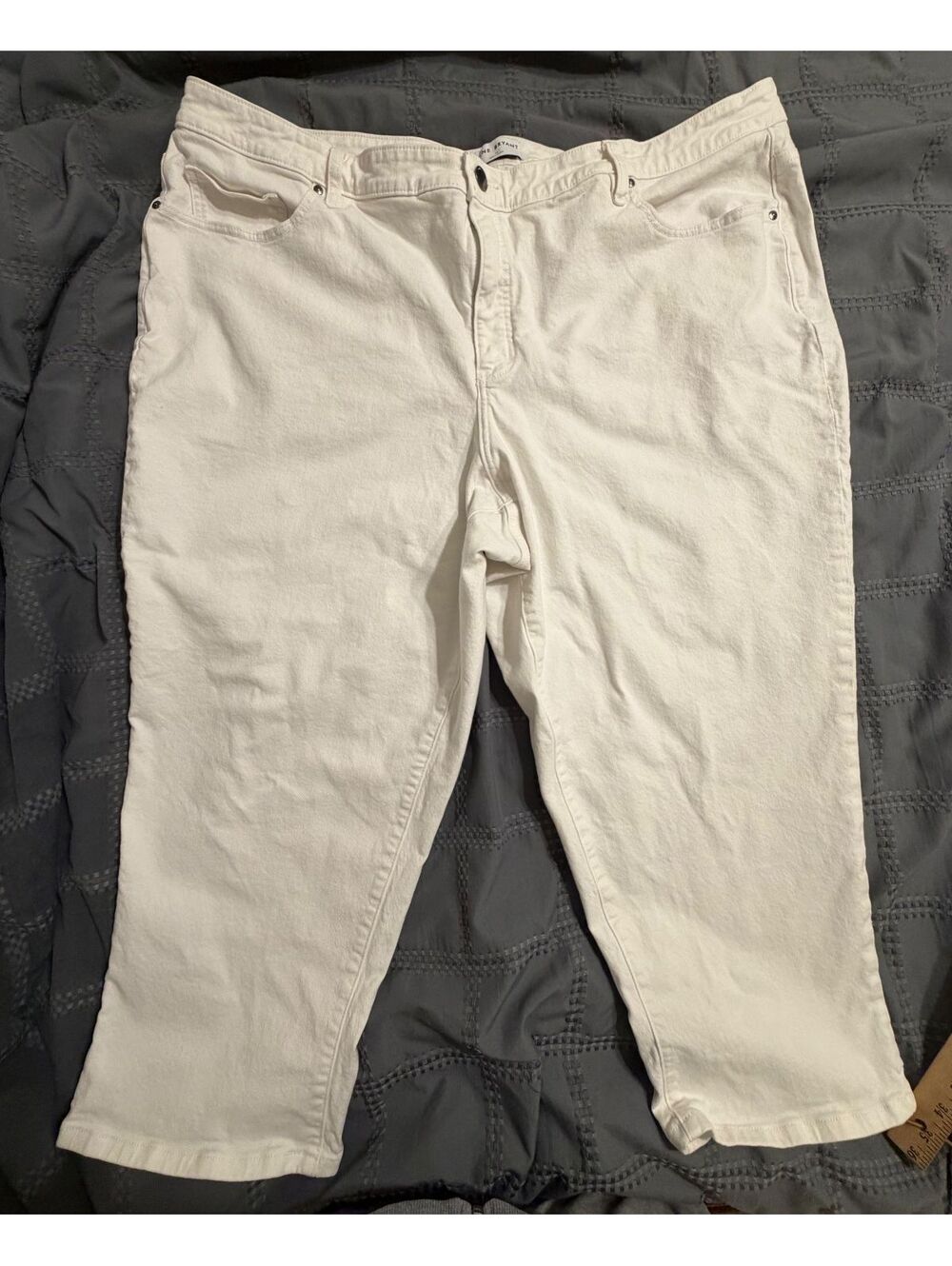 Lane Bryant White Capri Pants Size 26 Made in Vietnam